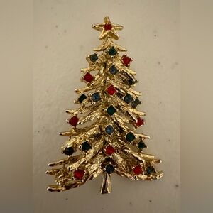 Vintage Festive Gold Christmas Tree Brooch